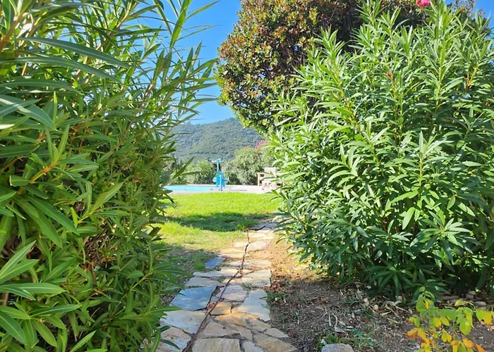 Villa De La